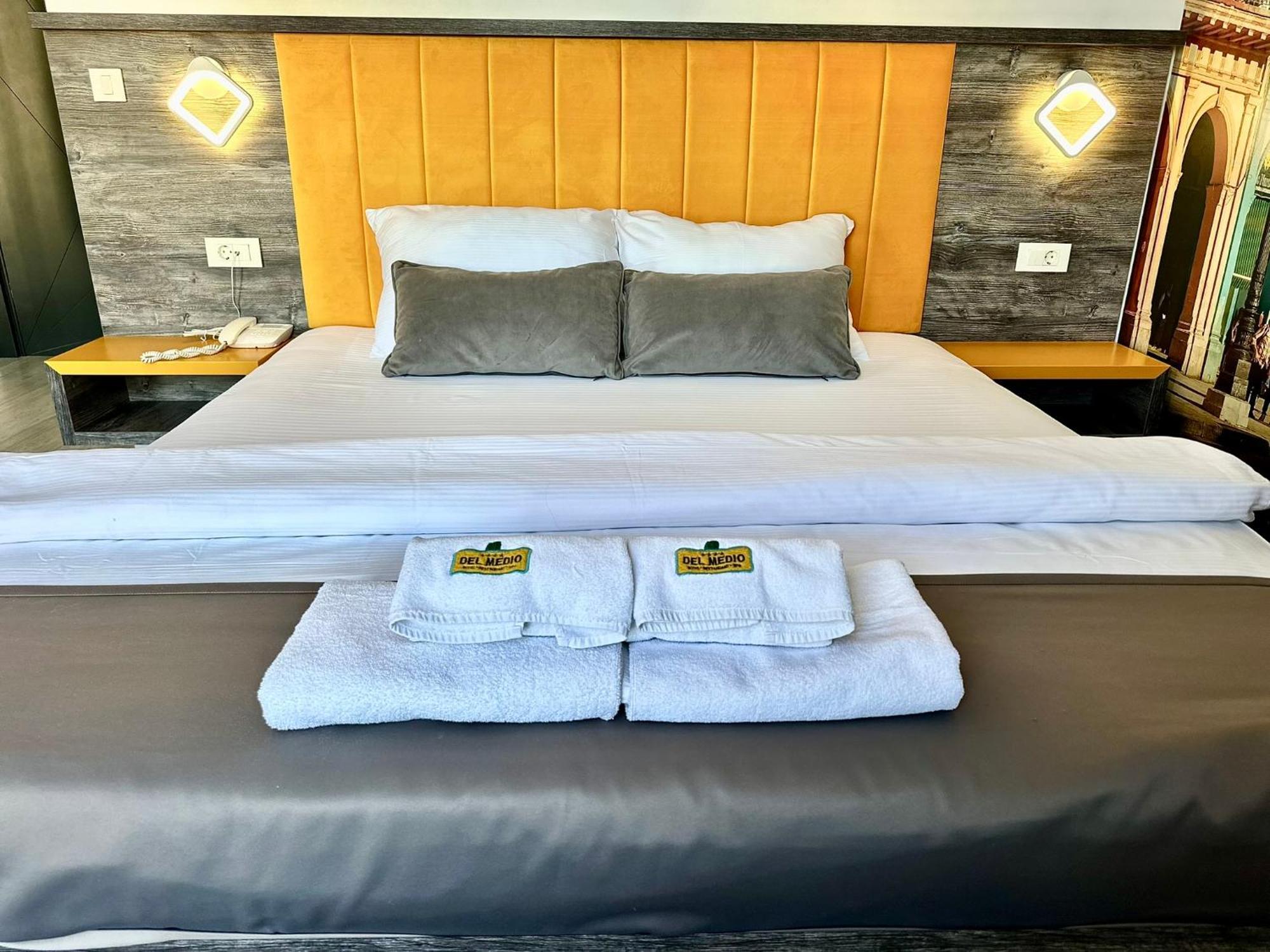 סוטומורה Hotel Del Medio מראה חיצוני תמונה